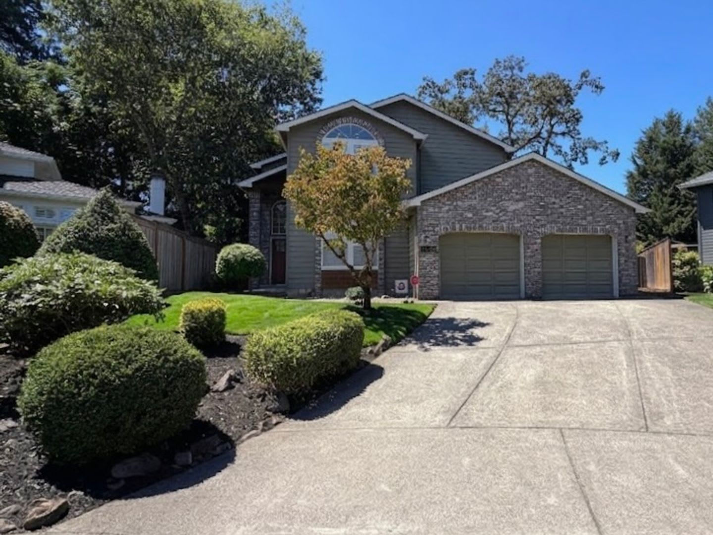 Labor Day Special 1000 Off The 2Nd Month S Rent With A Lease Signed By 8 28 2026 Beautifully Updated Lake Oswego Home – photo 1