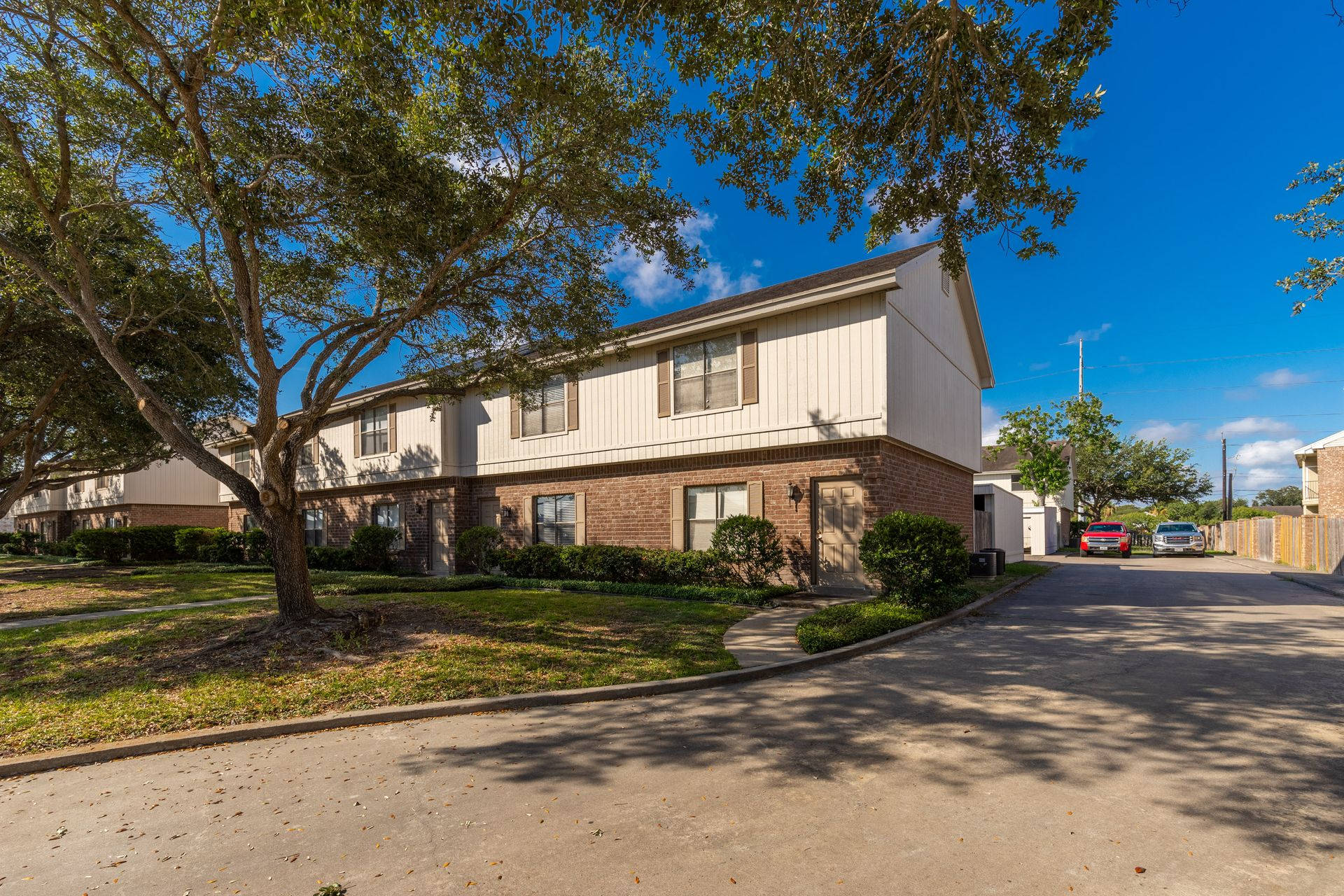 Ridgeway Townhomes on Burnham Drive – photo 5
