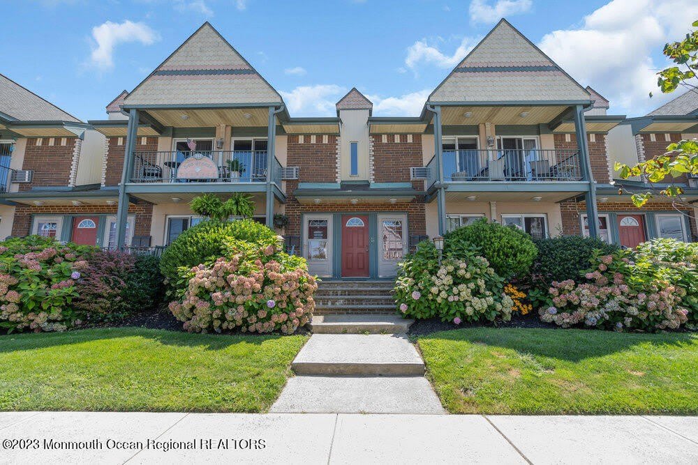 207 13th Avenue – photo 1