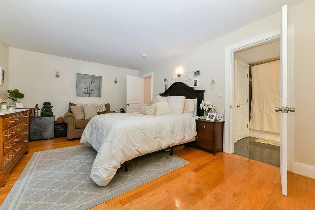 732 E 6th St – photo 3