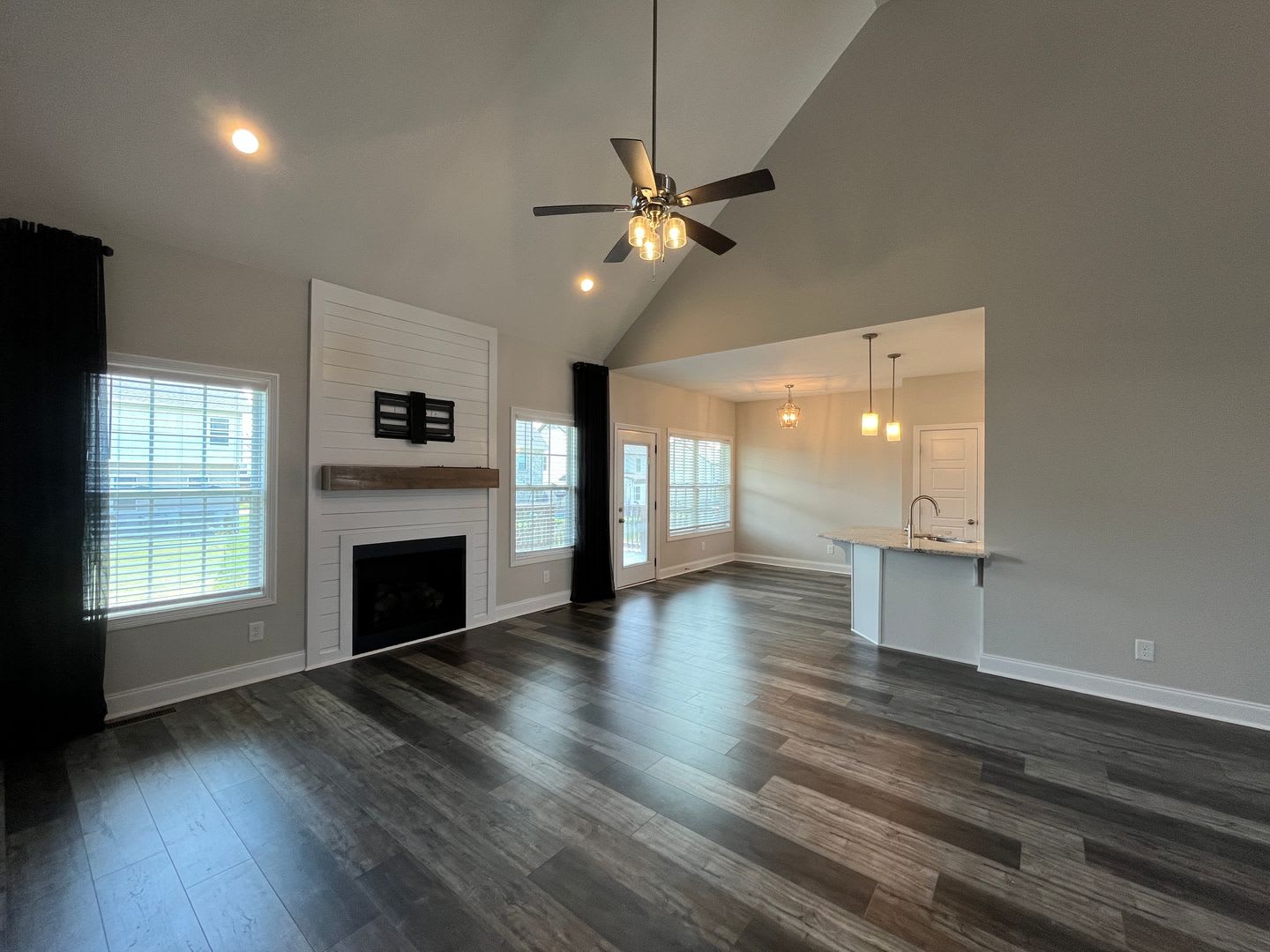 Great 2 story home in Sango! – photo 4