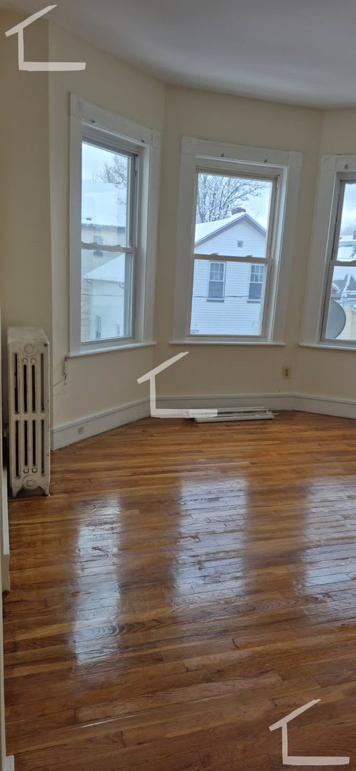 Great value! 4-bed, 1-bath in Brighton; No Broker Fee! – photo 5