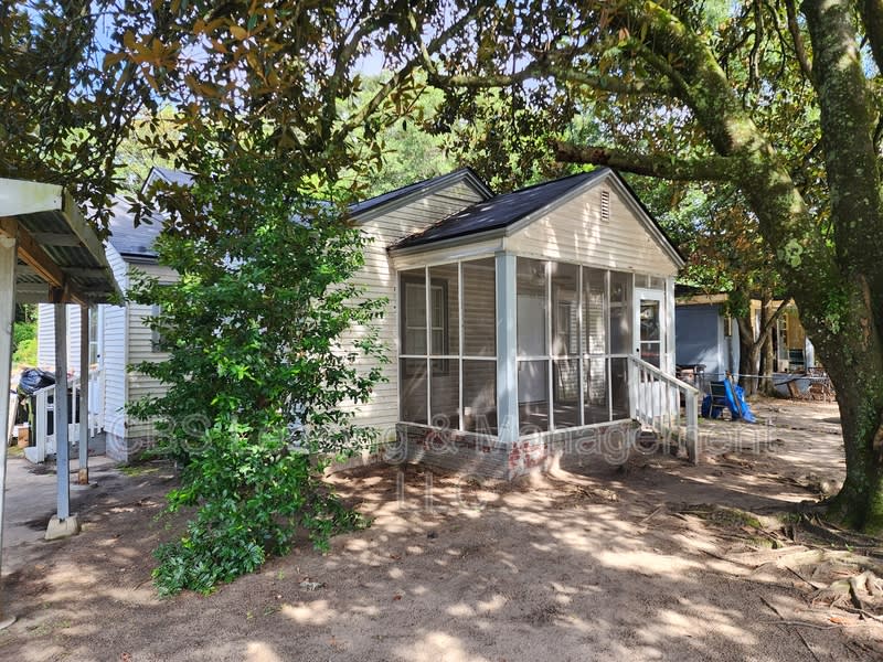 427 Bernard Drive – photo 1