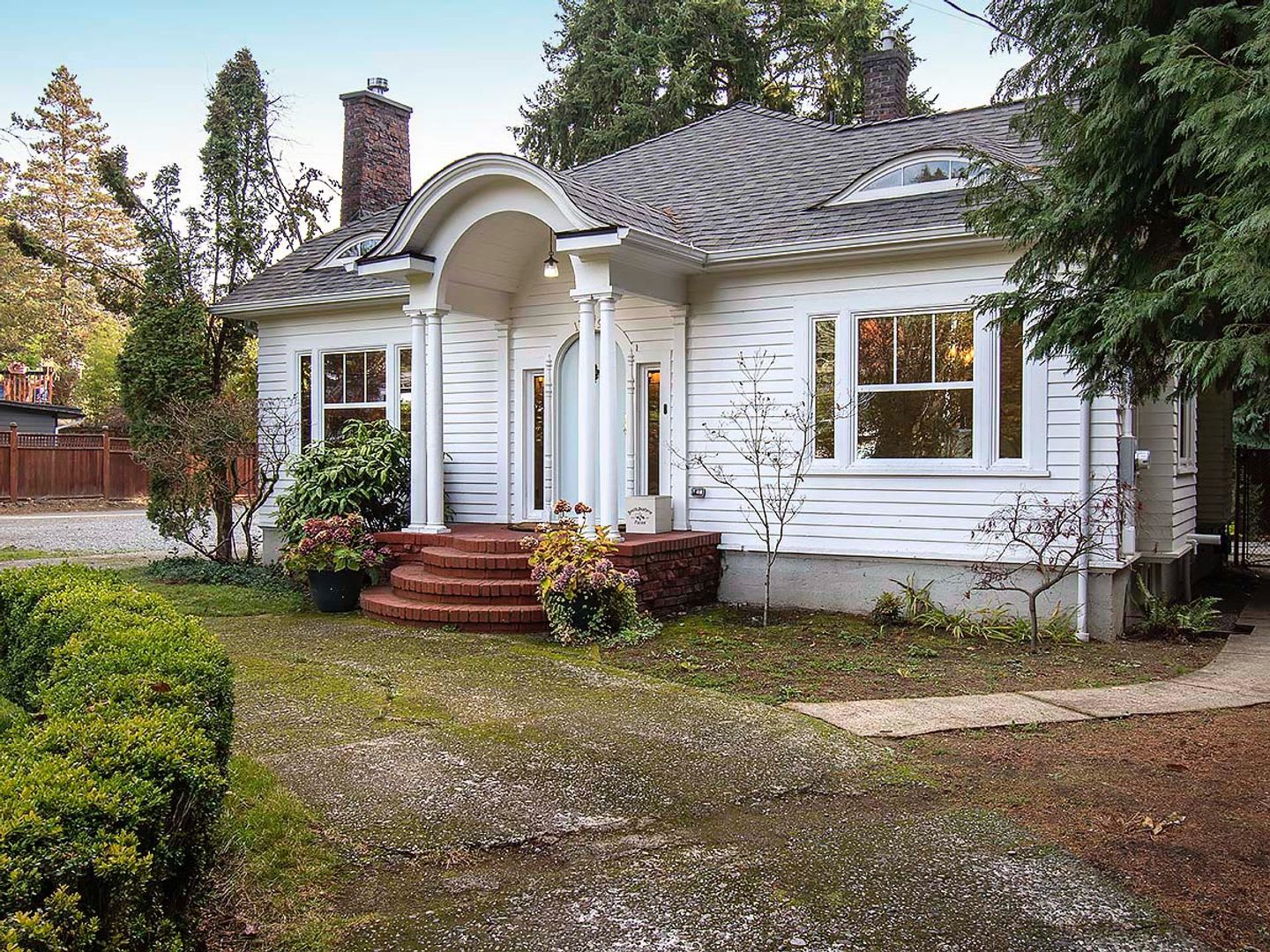 Spacious, Refurbished House on Private Drive with Outdoor Space – photo 1
