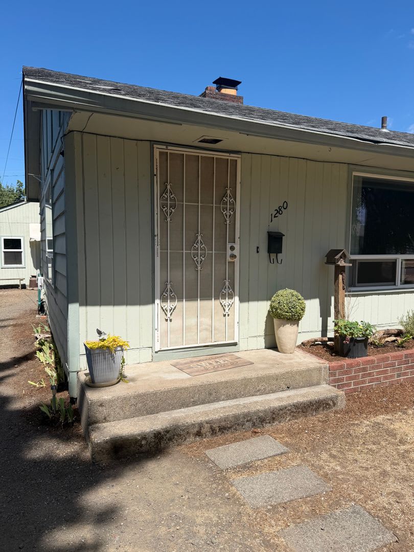 Beautifully Updated 3 Bedroom 1 Bath Duplex In Springfield – photo 3