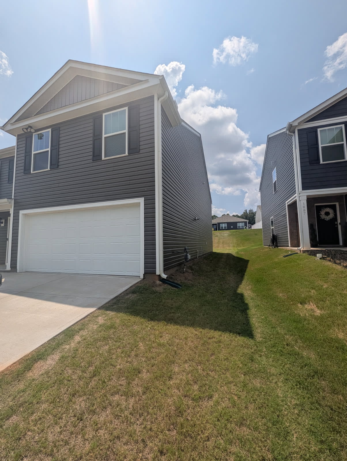 1883 Bridle Ln – photo 3