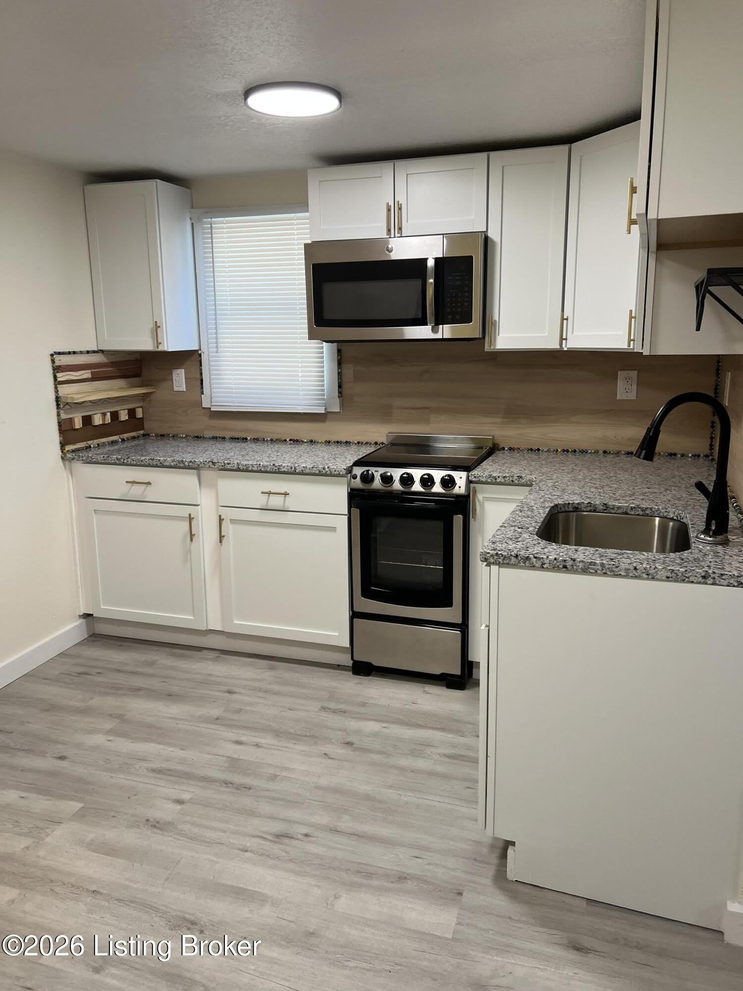 4813 E Manslick Rd – photo 3