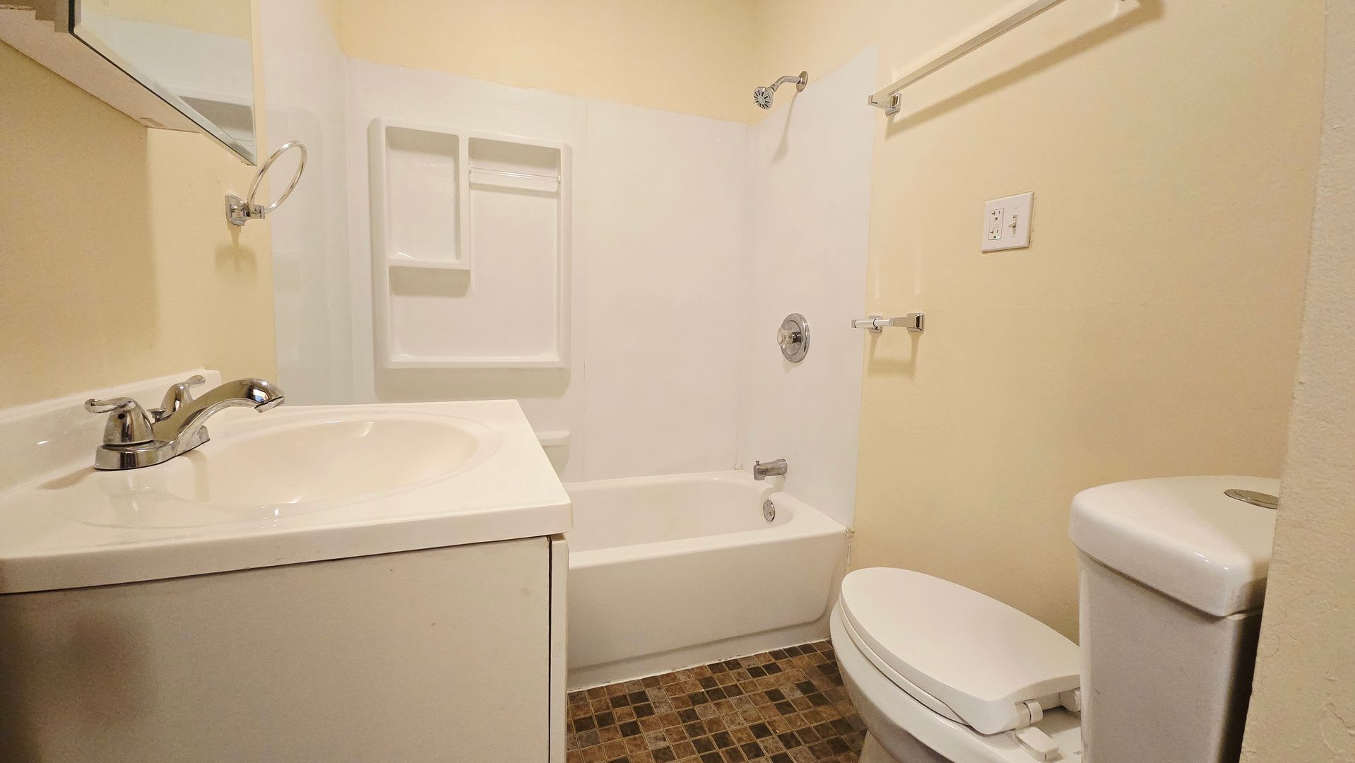3 Bedroom 1 Bath House with Detached Garage – photo 5