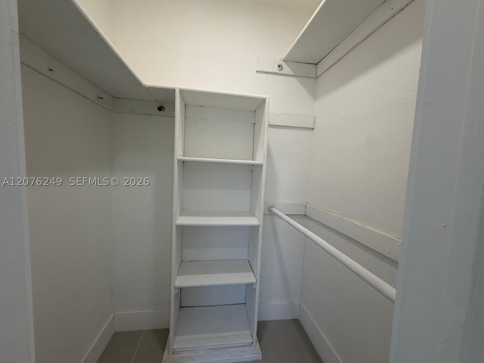 501 Nw 25Th Ct – photo 5