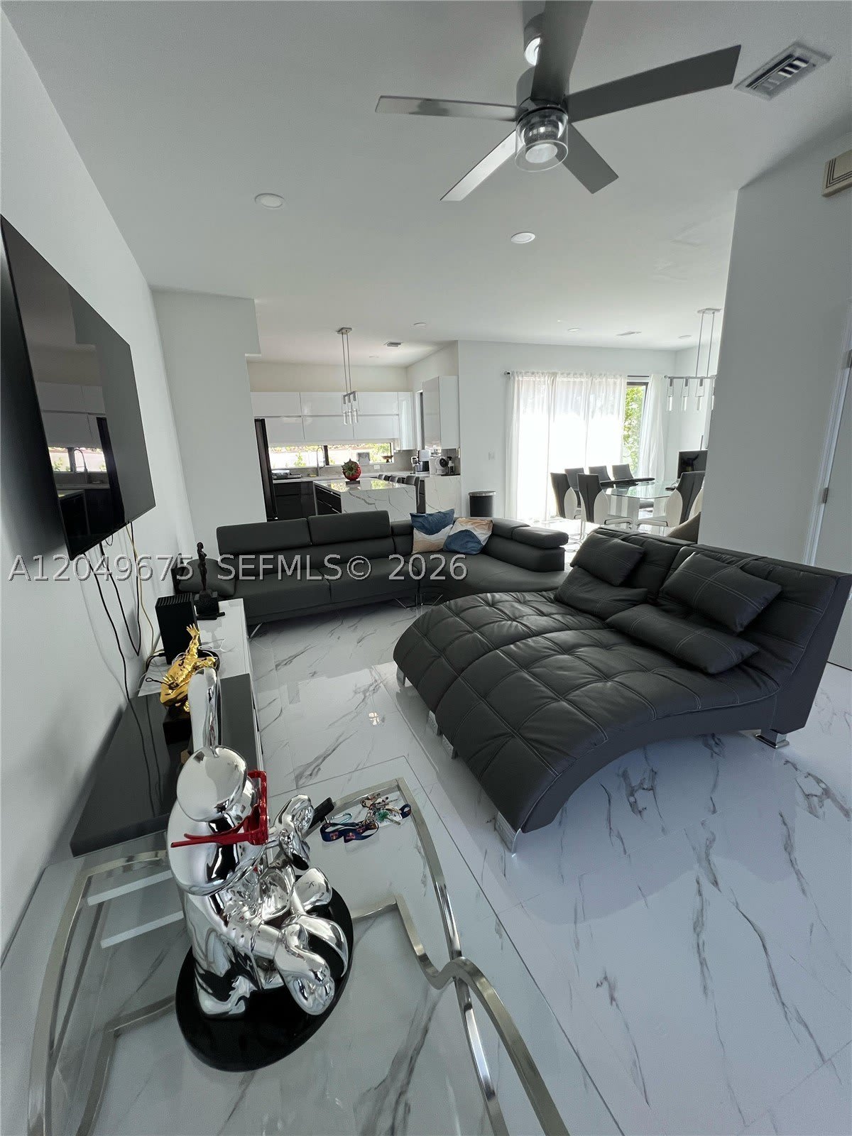 2342 Mckinley St – photo 4