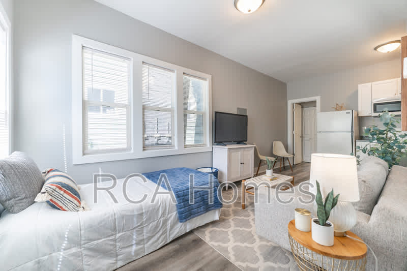 2831 North Kenwood Avenue – photo 4