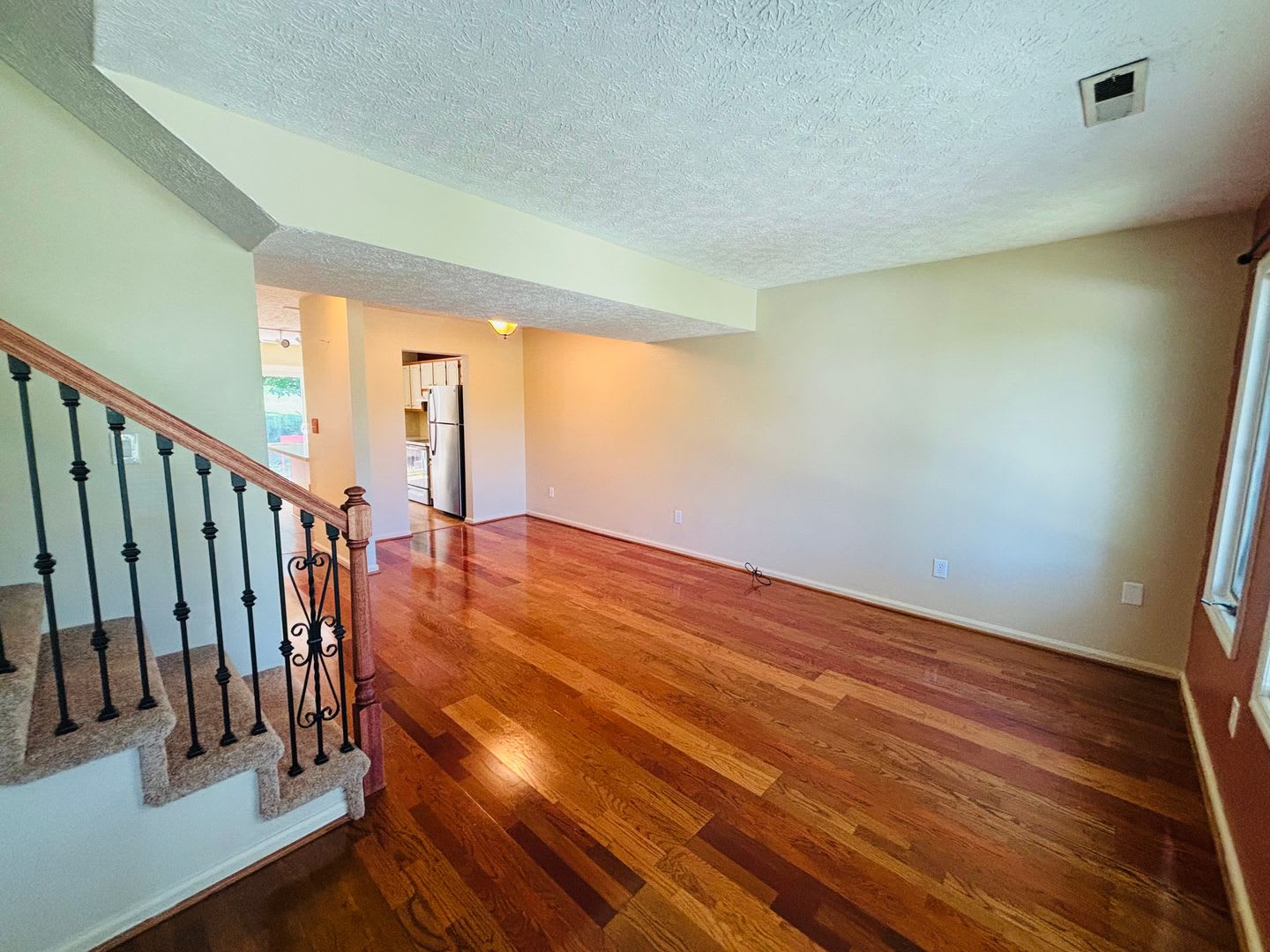Nicely Appointed 3 Bedroom 2 Bath Townhome – photo 3