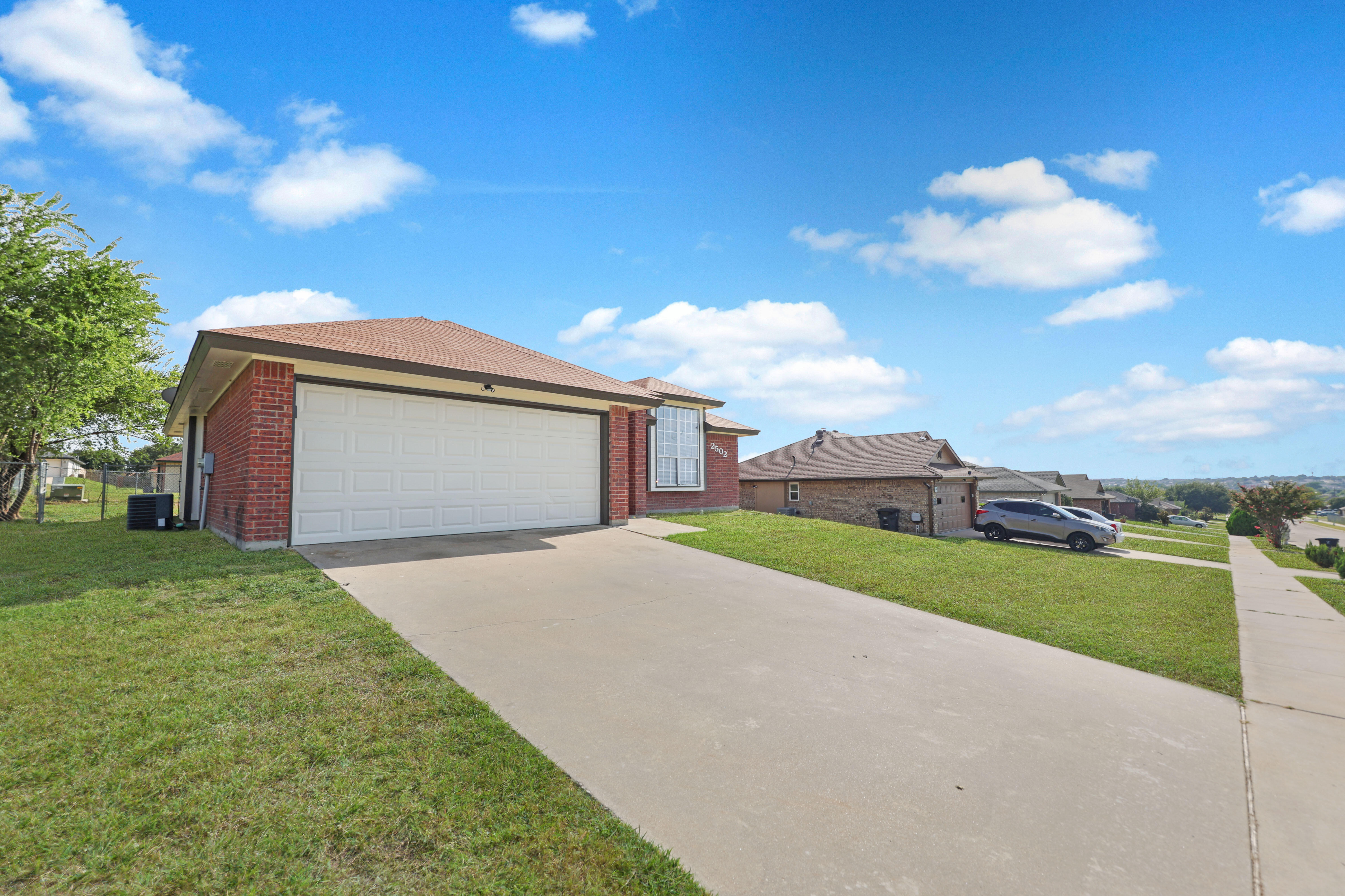 2502 Eastwood Dr – photo 2