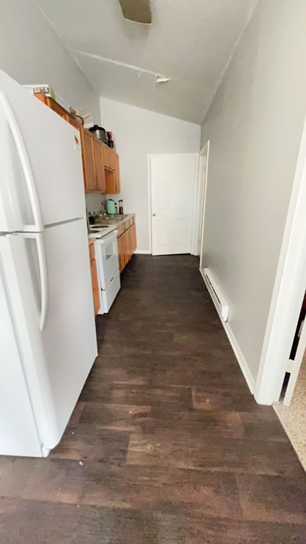 PRELEASING for AUGUST! Close to Campus – photo 5