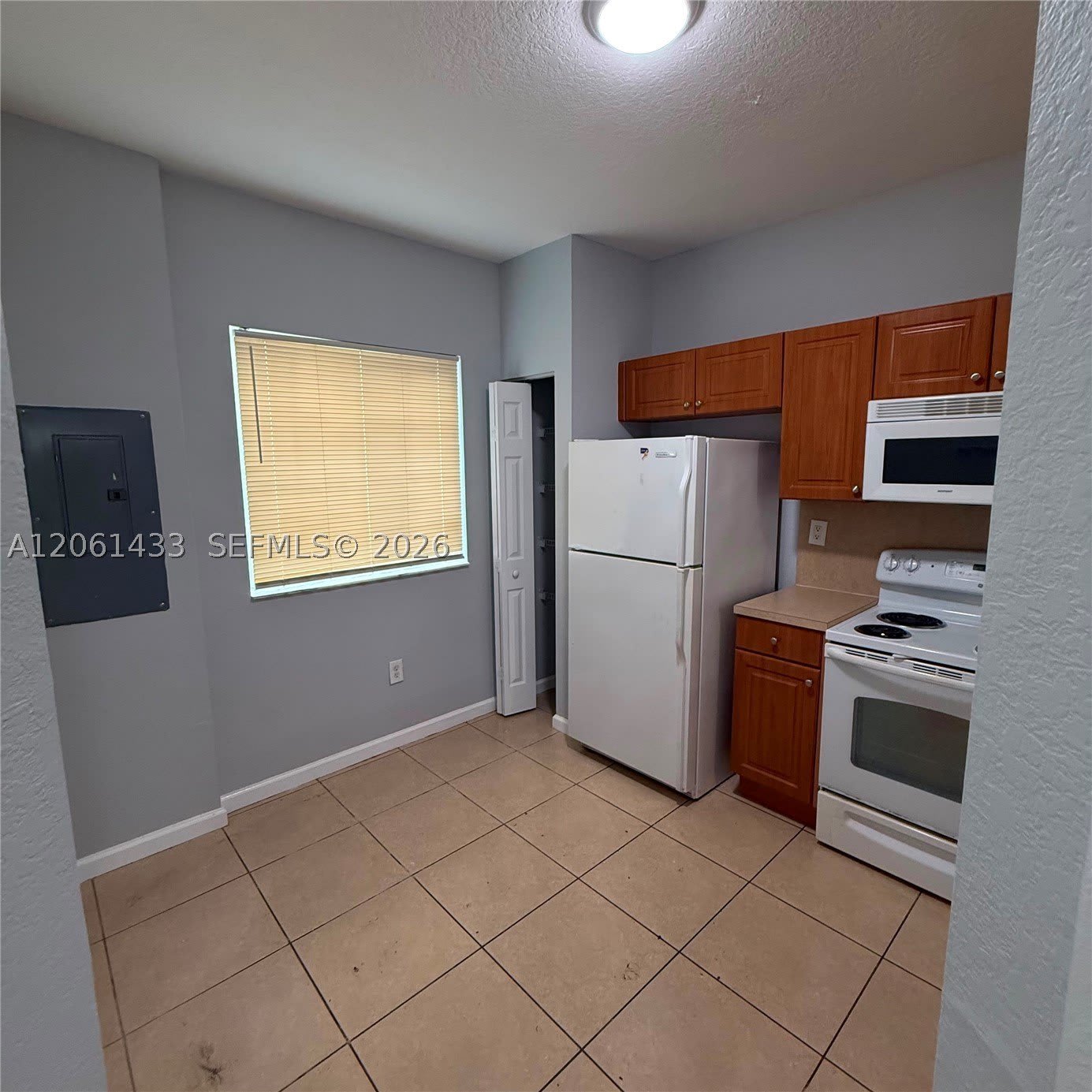 8811 S ISLES CR – photo 2