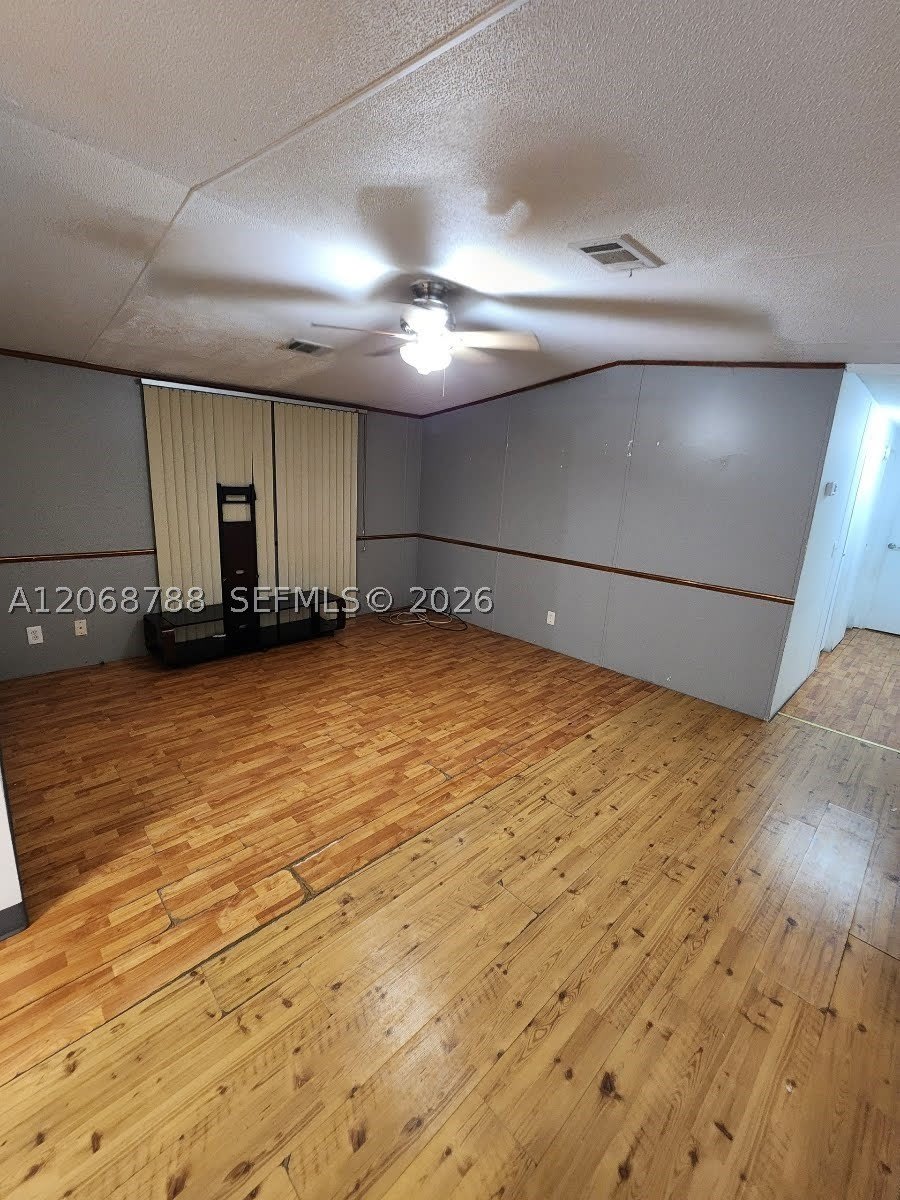5864 Cartier Rd – photo 4