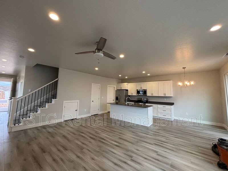 1085 S 4380 W – photo 1