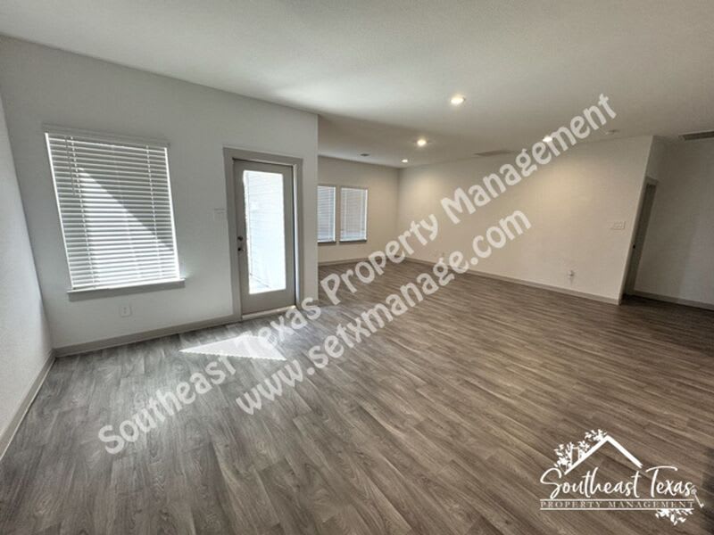 111 Lakeway Circle – photo 4