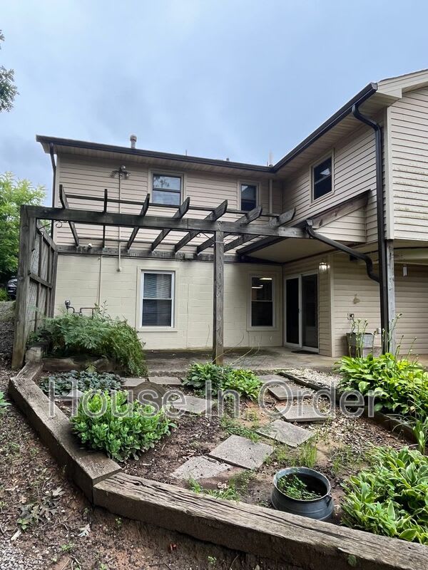 12 Looking Glass Lane – photo 1