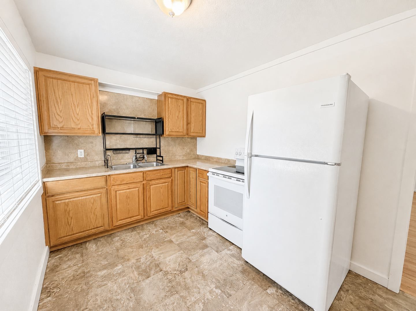 Charming 1 Bed / 1 Bath, Centrally Located! – photo 4