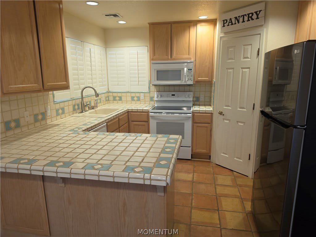 3949 King Road – photo 2