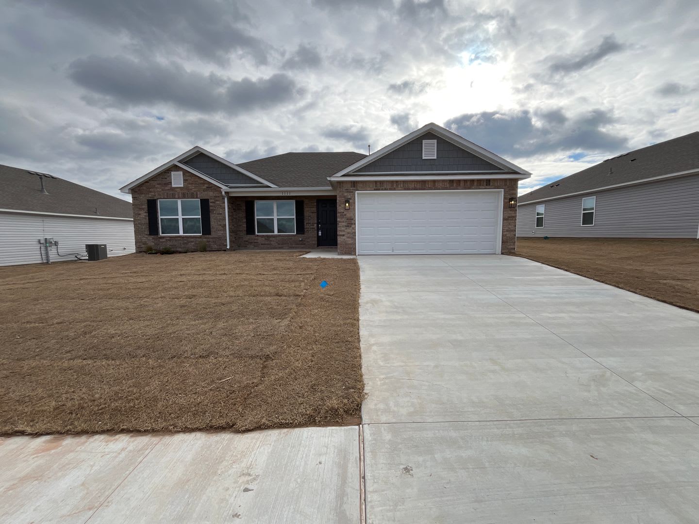 Pre-Leasing Now! Modern 3-Bedroom, 2-Bath Home in Red Plains – photo 3