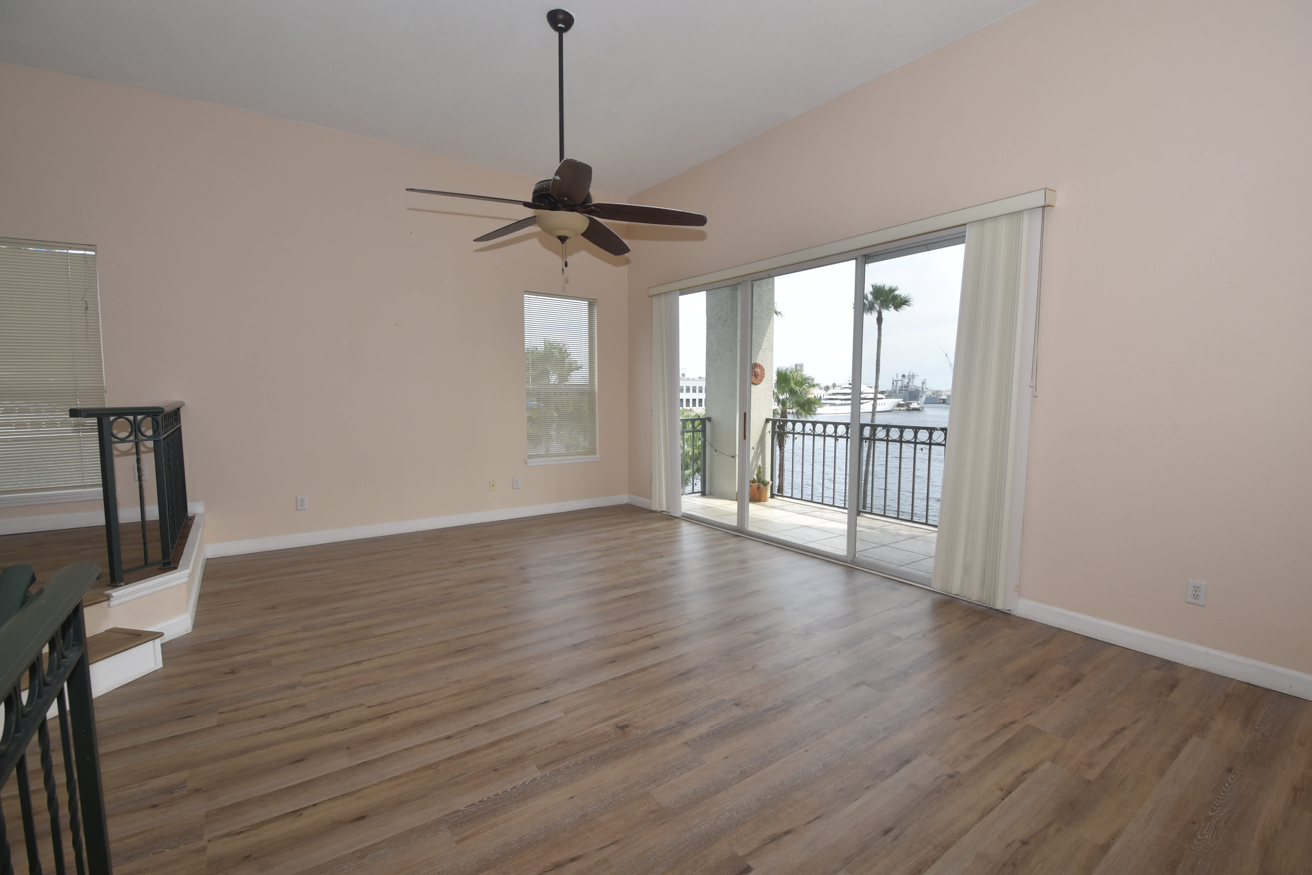 702 Coral Reef Dr – photo 3