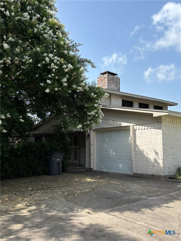 202 Sherwood Drive – photo 2