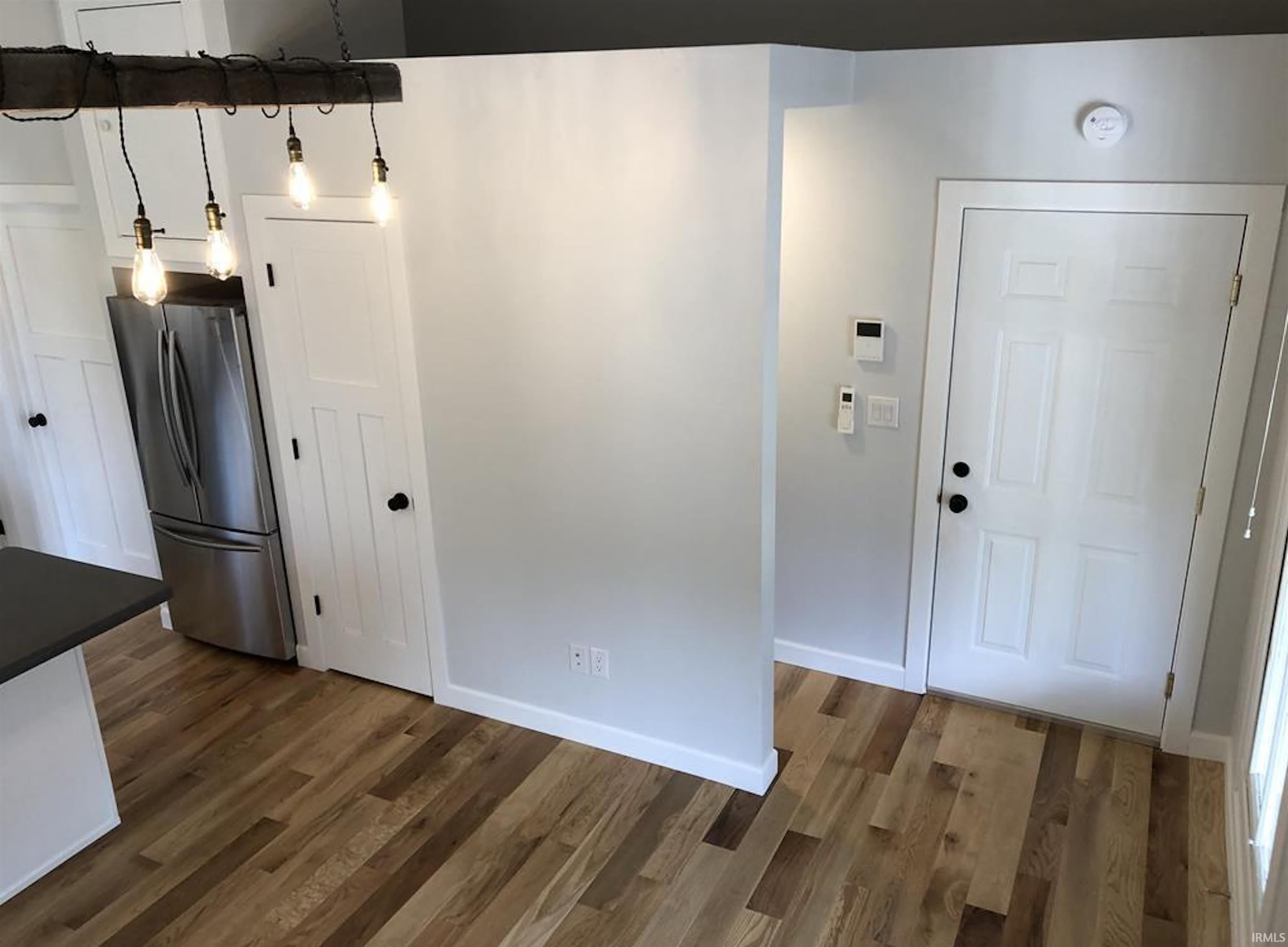 726 W 6th Street – photo 5