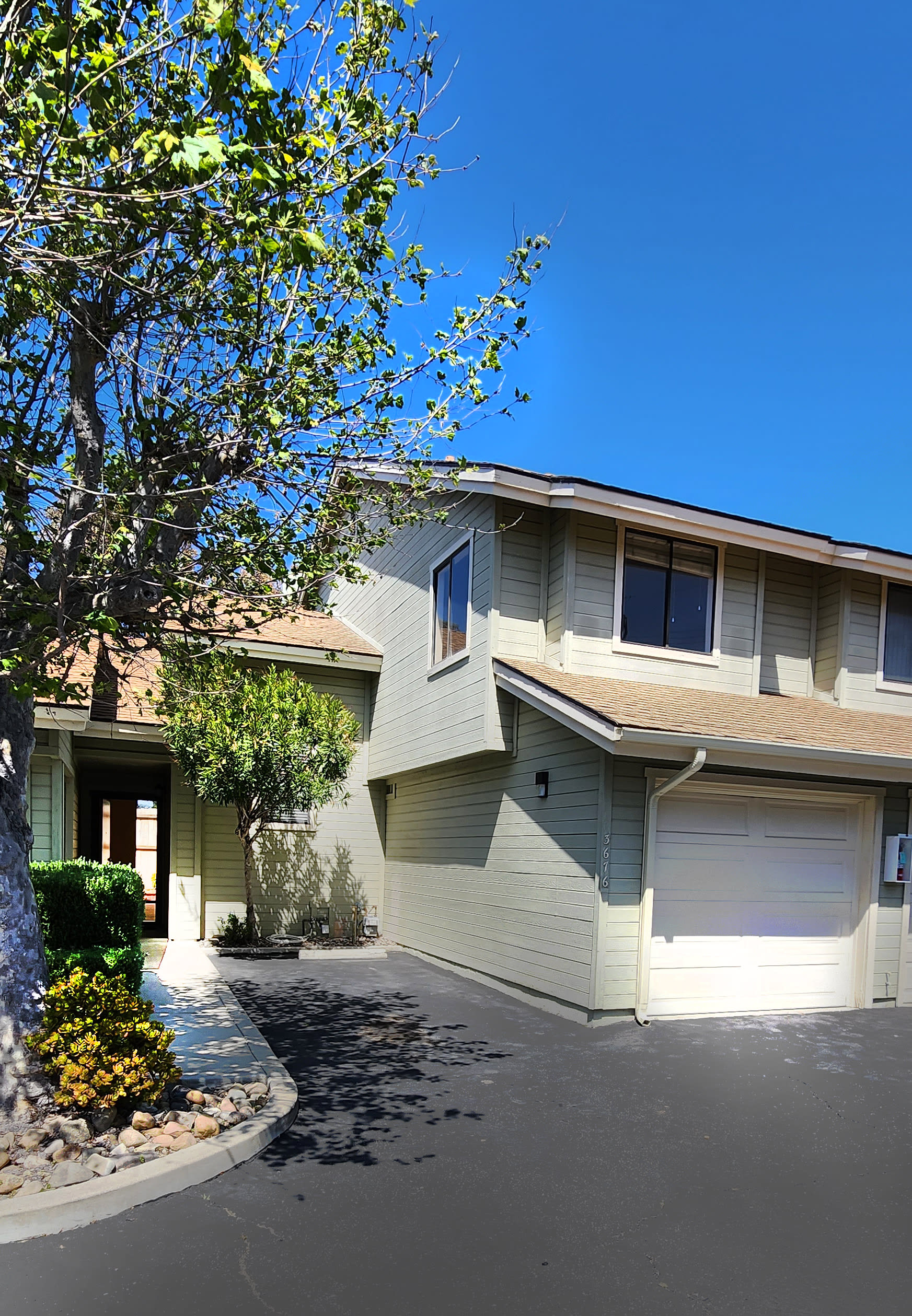 3676 Constellation Rd – photo 2