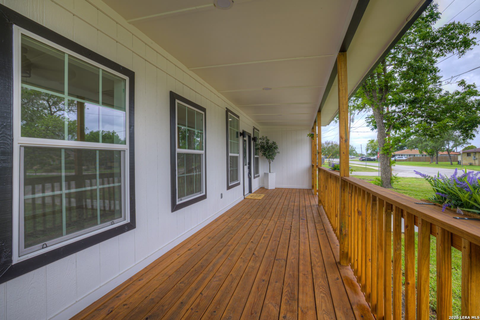 312 N Lavernia – photo 5