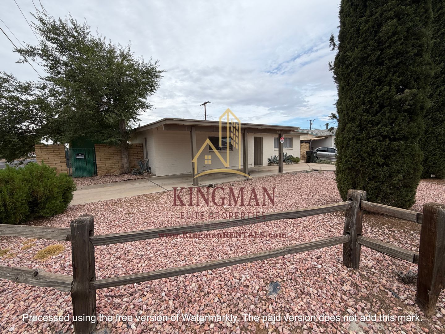 3 Bed, 2 Bath Home with RV Gate, Circle Drive, Screened Porch & Storage Shed – photo 1