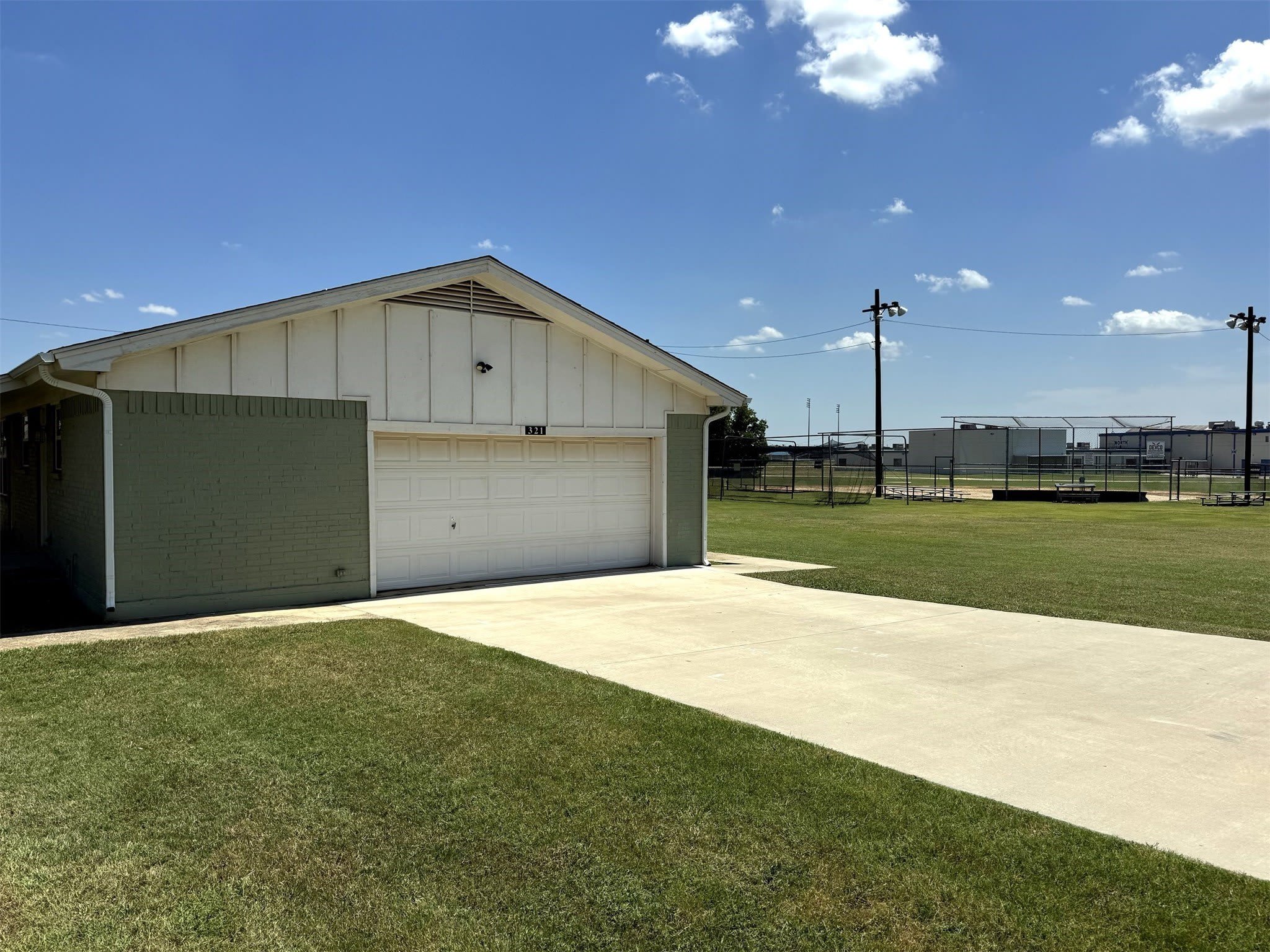 321 E Lake Street – photo 3