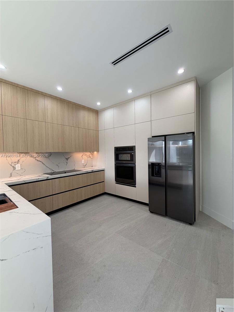 4664 Southwest 32nd Avenue – photo 1