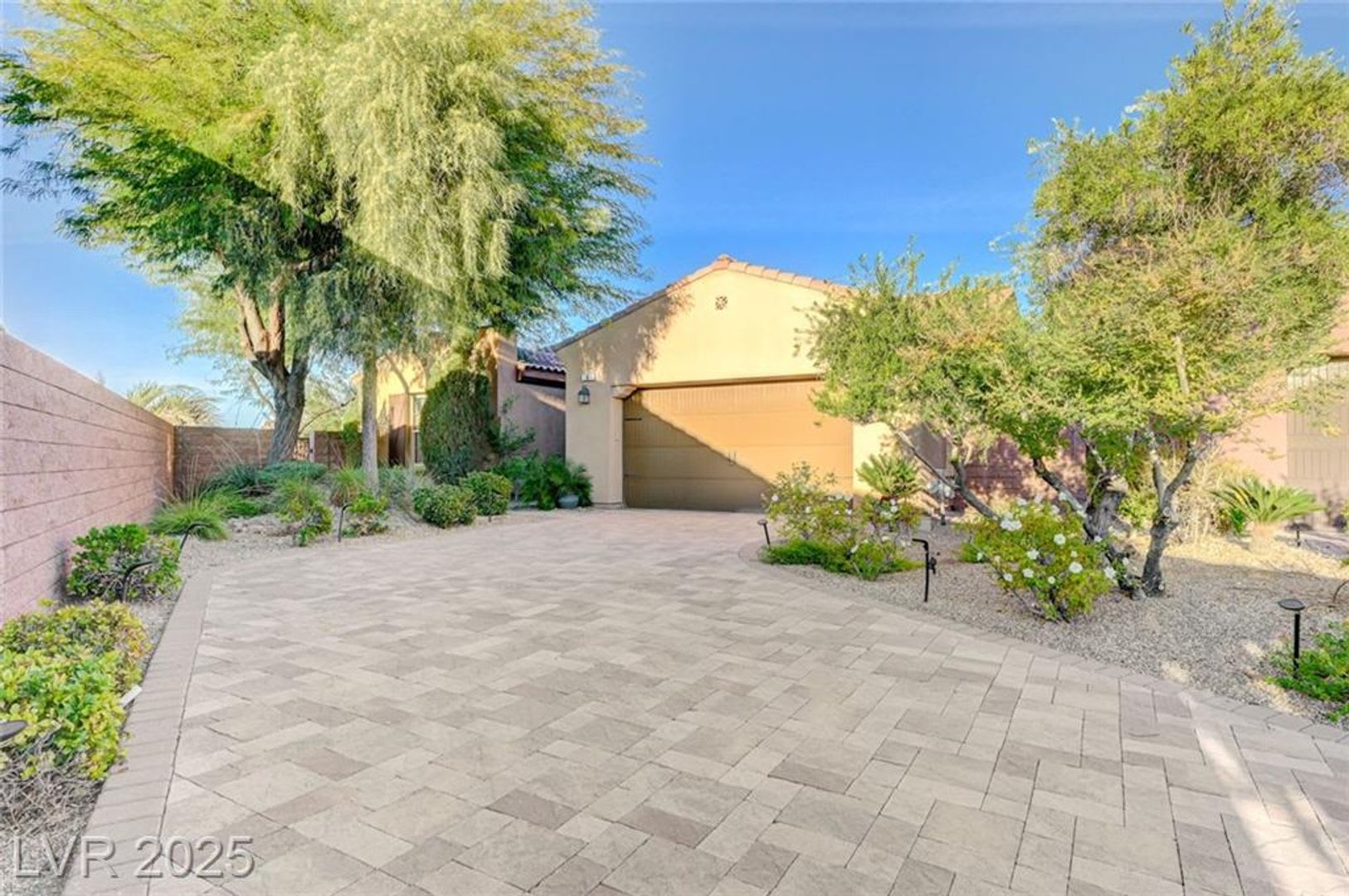 Sought after single-story home in Lake Las Vegas on the Golf Course – photo 3