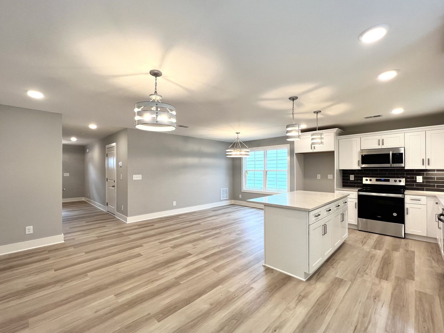 For Lease – photo 3