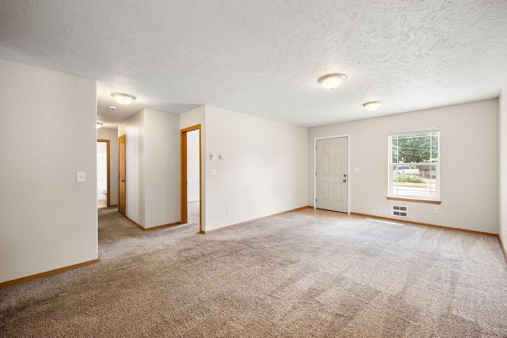 Spacious 3 Bed Duplex In Central Spokane Washer Dryer Included – photo 5