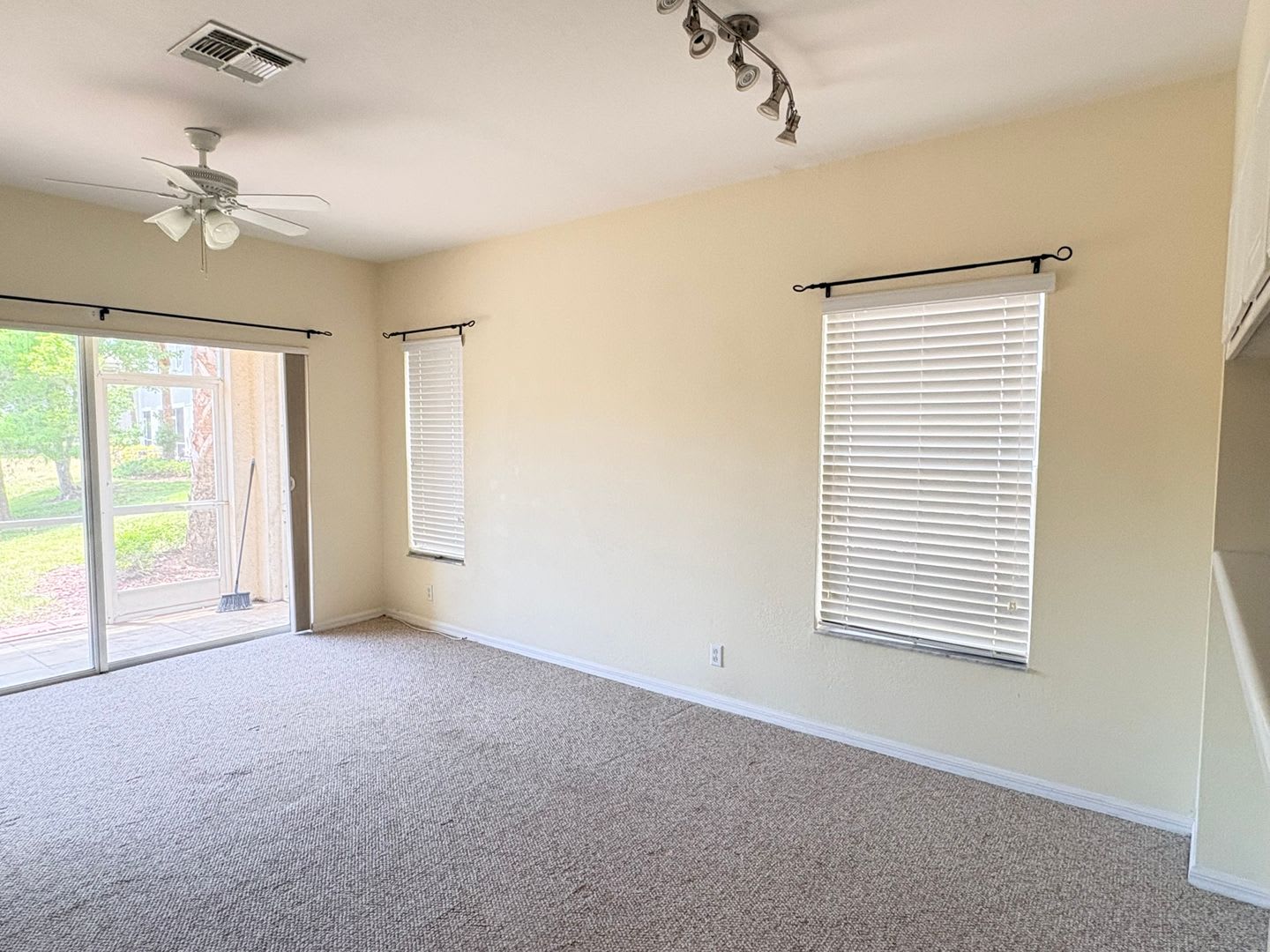 2 2 5 Townhome In Fort Myers For Rent – photo 5