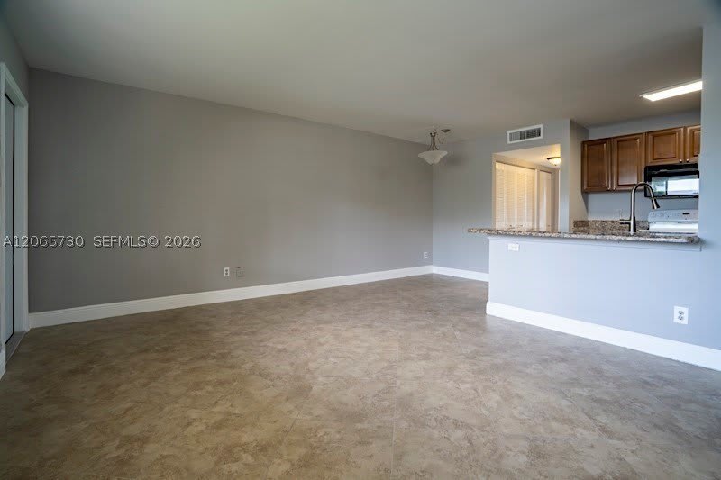 1606 Meadows Cir W – photo 5