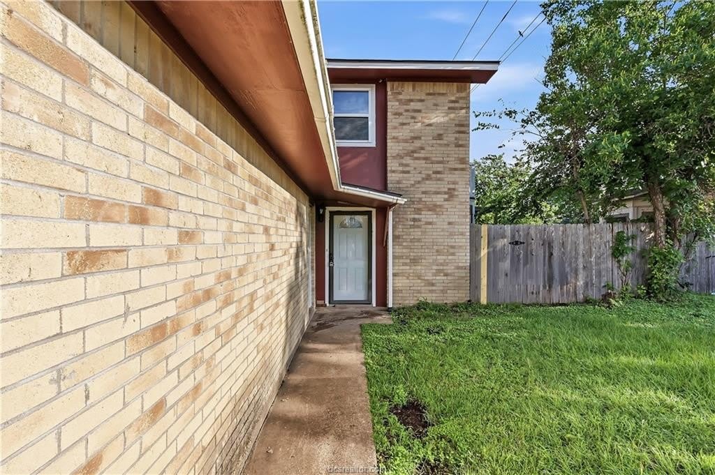 1411 Hawk Tree Drive – photo 3