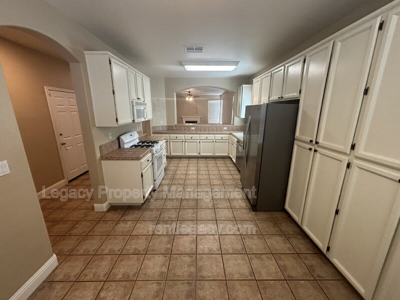 1724 Magenta Dr – photo 3