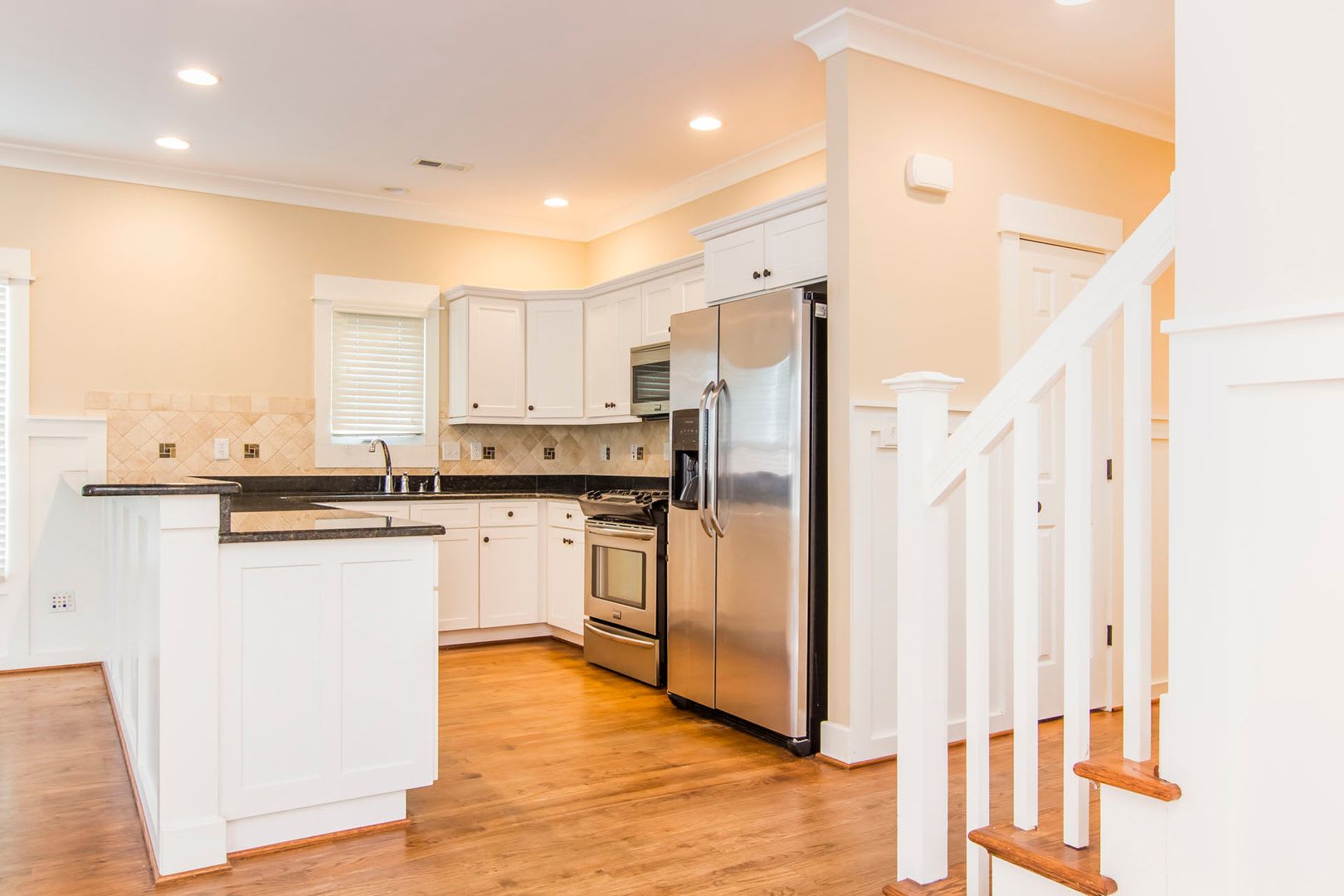Introducing Your Dream Home in Norfolk: Elegant 3-Bedroom, 2.5-Bath Haven on 2 Floors – photo 4