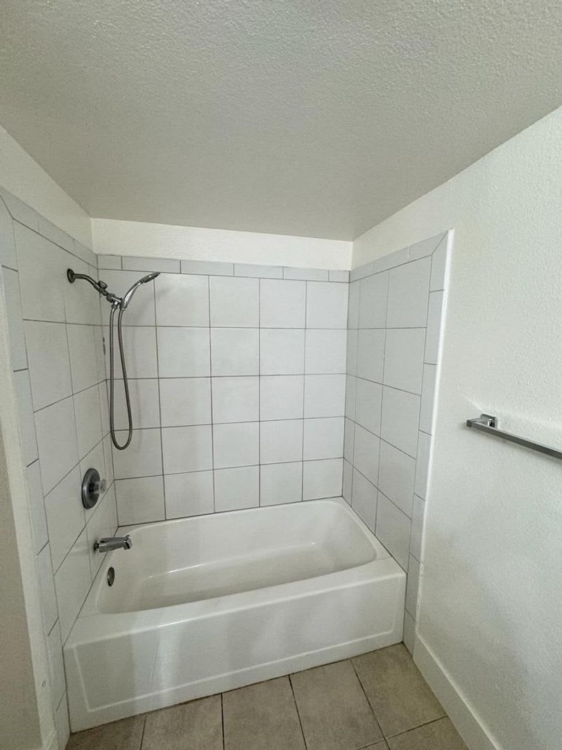 2532 N Edwards Ave – photo 3