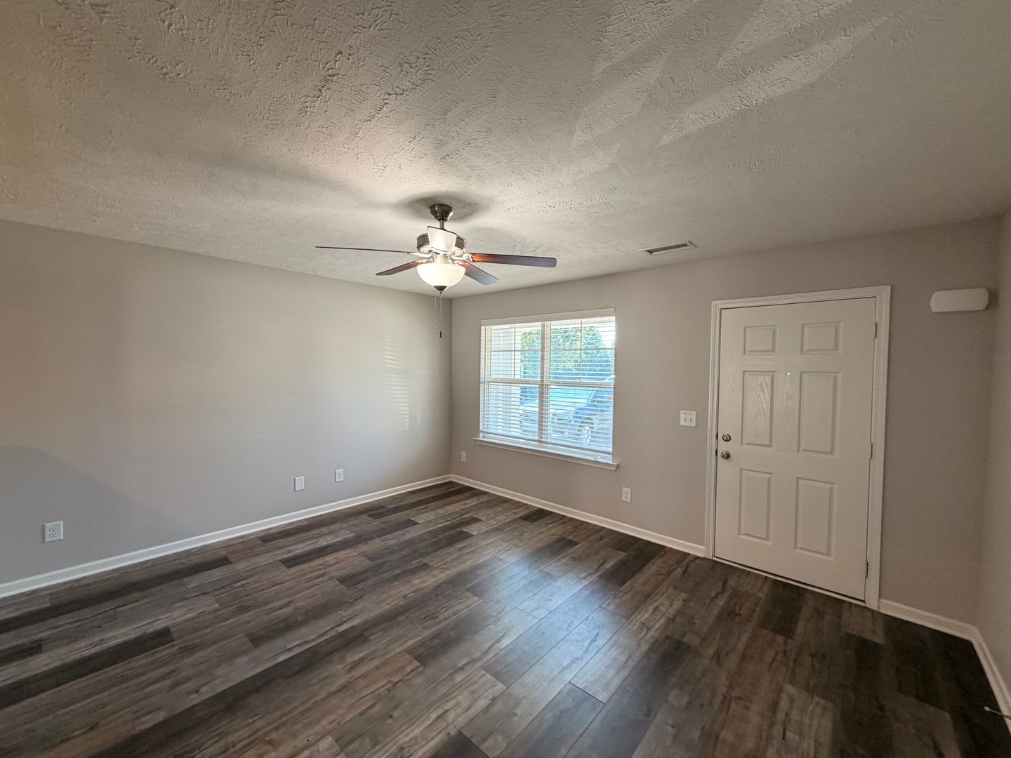 Nice 2 BR 2.5 Bath Townhome – photo 3