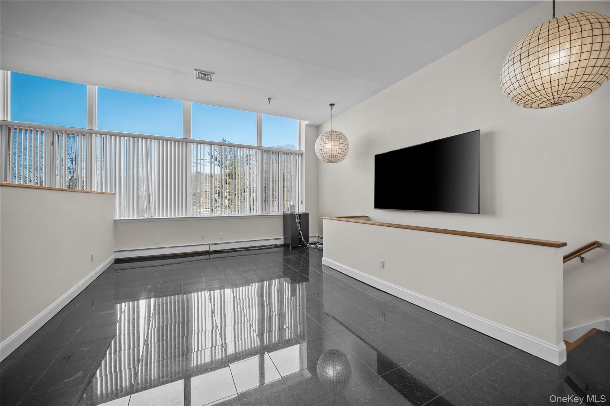 520 Ashford Avenue – photo 2