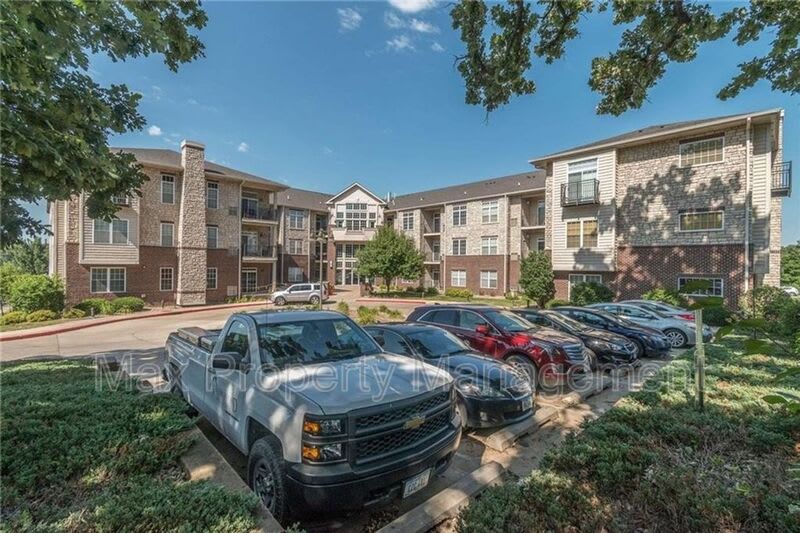 3031 Grand Ave – photo 4