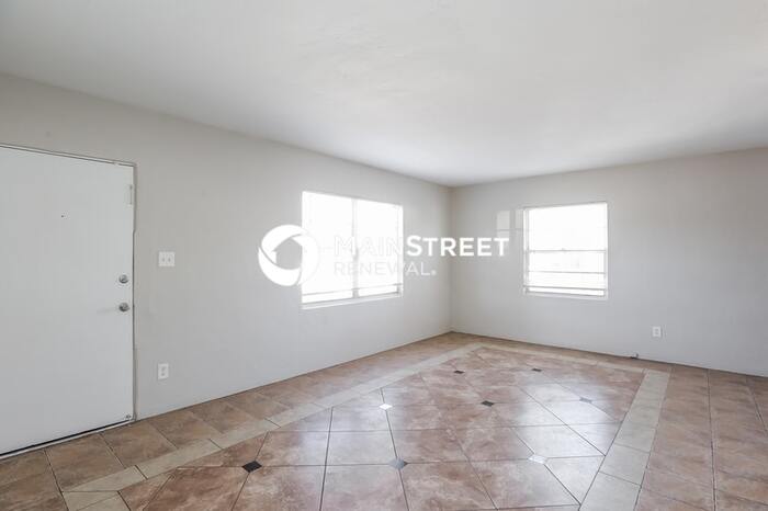 3434 East Polk Street – photo 2