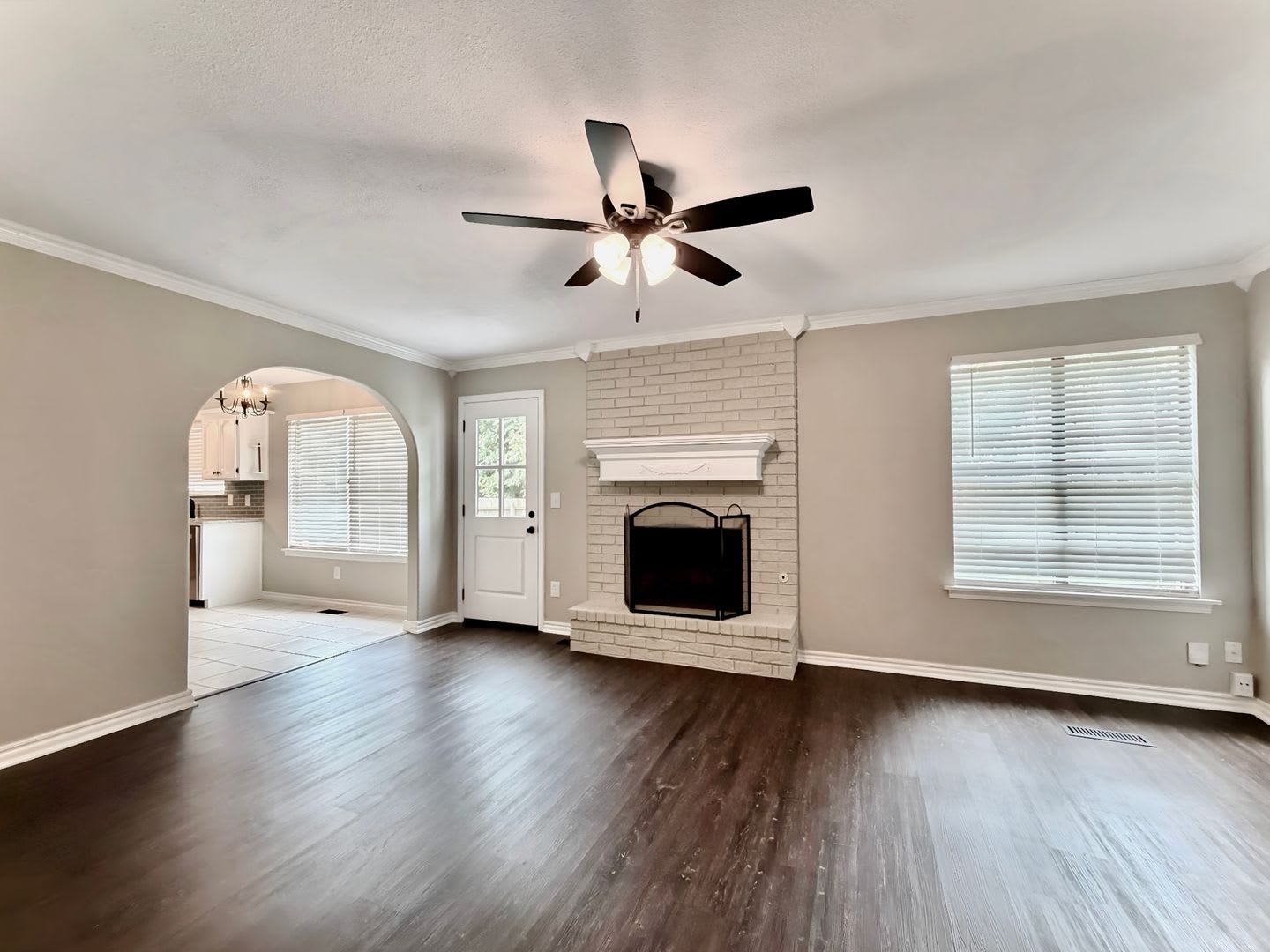 Updated Comfort with a Downstairs Primary Suite in Jenks – photo 5