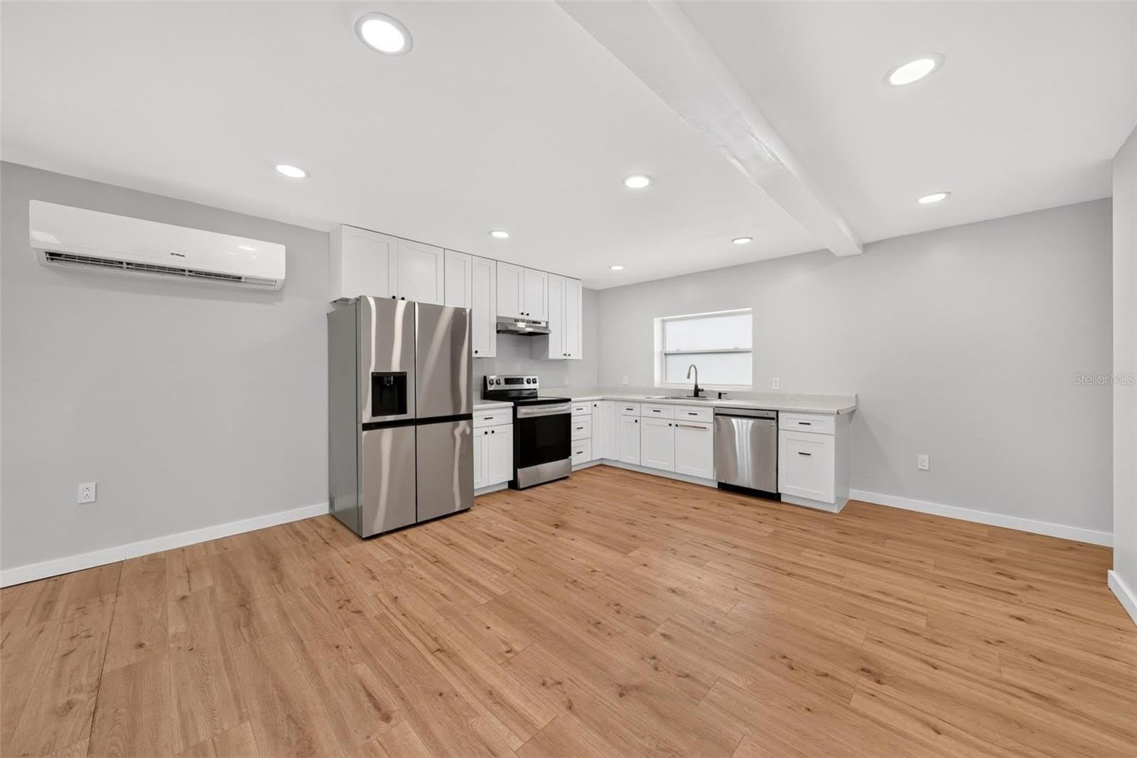 1099 GROVE Avenue – photo 4