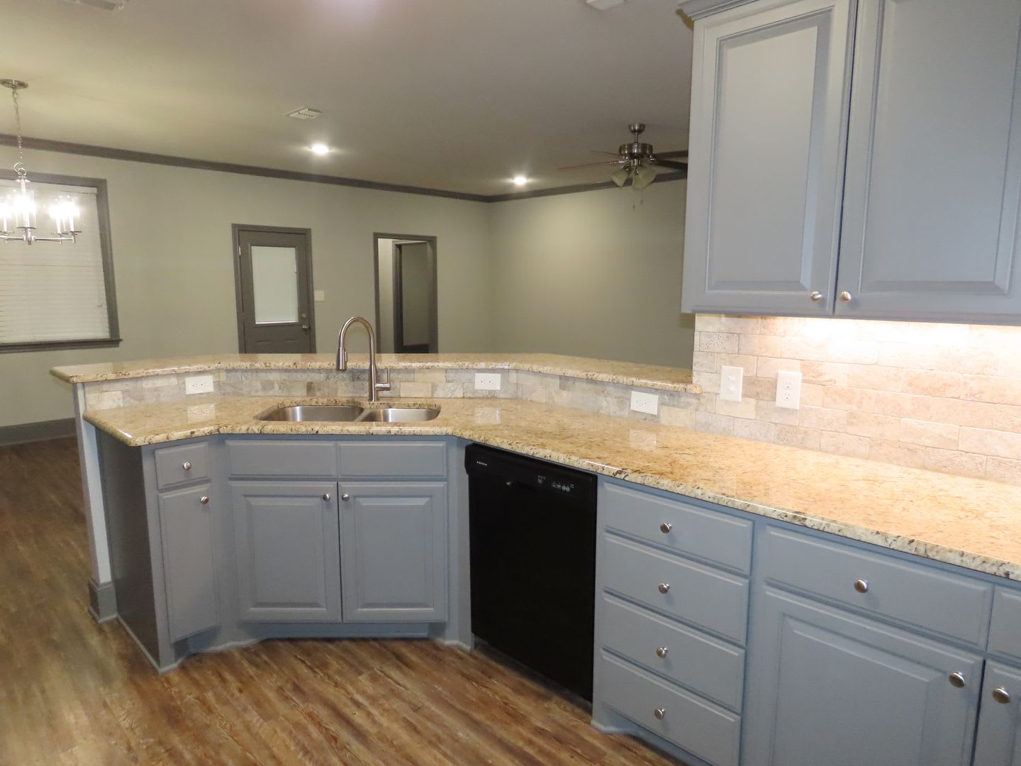 South Tyler-Whitehouse ISD! Beautiful 3 Bedroom, 2 Bath Home – photo 5